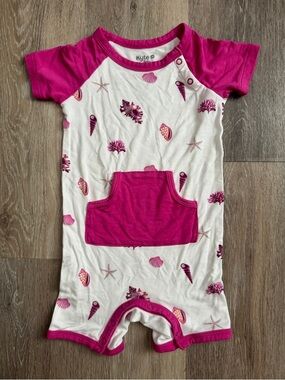 Kyte Baby Pink & White Raspberry Seashell Romper Shortall Onesie 6-12 M